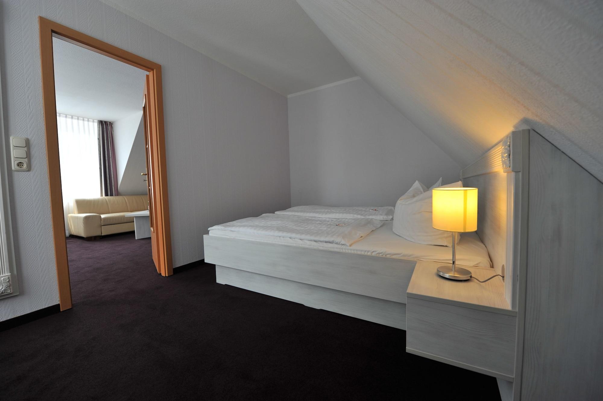 Hotel Am Alten Strom Rostock Exterior photo