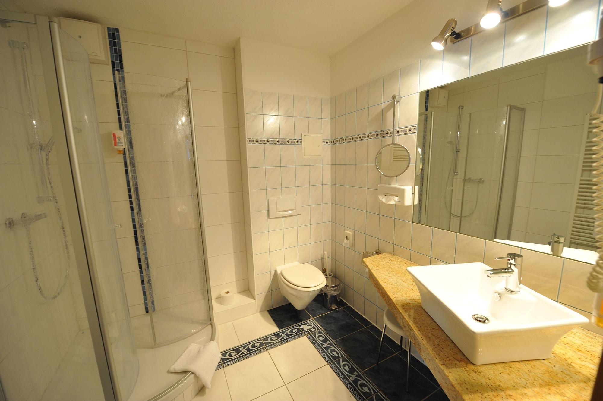 Hotel Am Alten Strom Rostock Exterior photo