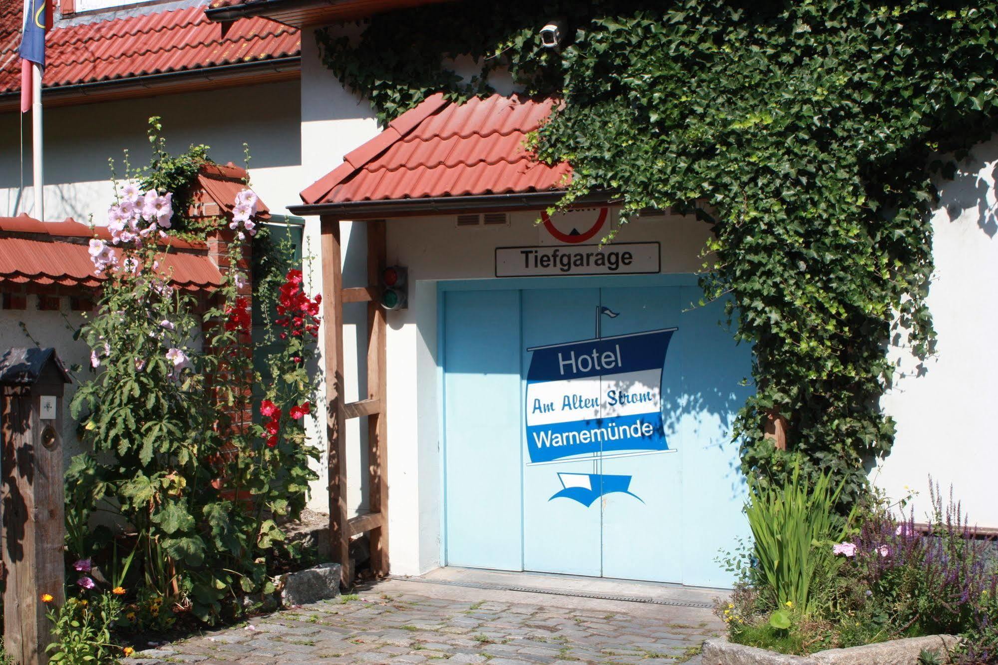 Hotel Am Alten Strom Rostock Exterior photo