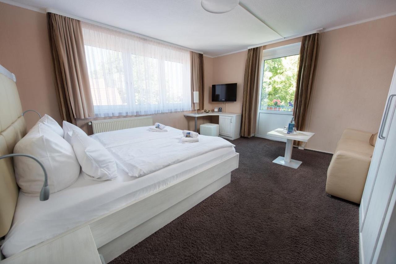 Hotel Am Alten Strom Rostock Exterior photo